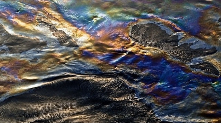 На пляже в Светлогорске у променада вновь обнаружены нефтепродукты