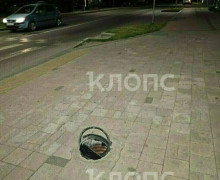 В Калининграде молодой человек провалился в люк на Автомобильной улице