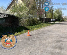 В поселке Малое Исаково под Калининградом электросамокатчик сбил пешехода и скрылся