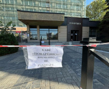 В кафе «Поварёшка» на Ленинском проспекте Калининграда обрушился козырёк, пострадал посетитель