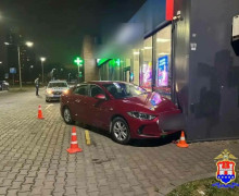 В Калининграде водитель, не справившийся с управлением на Панина, оказал сопротивление полиции