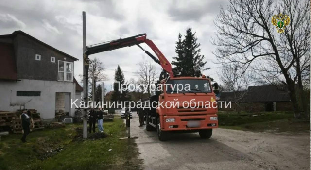 В Багратионовском районе рабочий погиб при установке опоры освещения