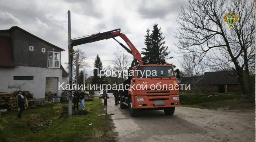 В Багратионовском районе рабочий погиб при установке опоры освещения