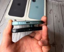 iPhone 16 128GB в бирюзовом и черном цвете