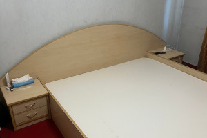 Продам кровать 180*200 с прикроватными тумбочками