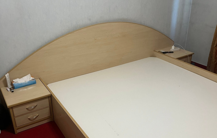 Продам кровать 180*200 с прикроватными тумбочками