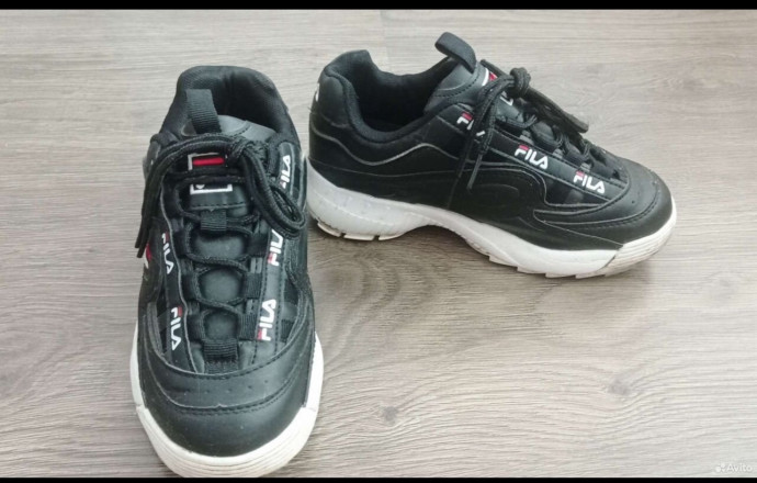 Продам кроссовки Fila