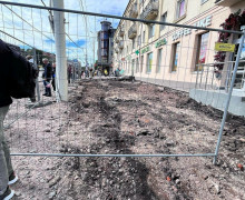 Ремонт тротуара у гостиницы «Калининград» создал неудобства для пешеходов