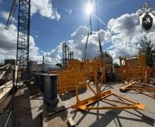 В поселке Невское слесарь пострадал на производстве строительных кранов
