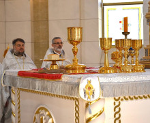 Митрополит Серафим совершил литургию и освятил пасхальные яства в кафедральном соборе