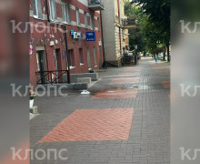 В Черняховске подростки сбрасывают пакеты с водой с верхних этажей на прохожих