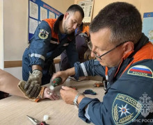 В Калининграде спасатели освободили девушку от застрявшего титанового кольца