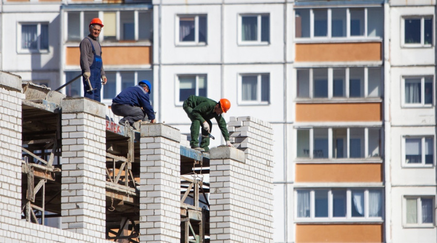 Строительство школ на Левитана и в Луговом: новые сроки и проблемы