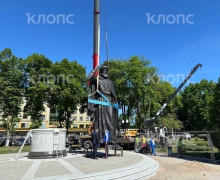 В Калининграде приступили к монтажу памятника князю Владимиру