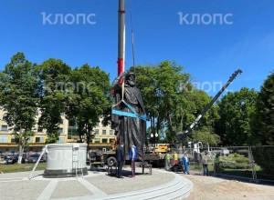 В Калининграде приступили к монтажу памятника князю Владимиру