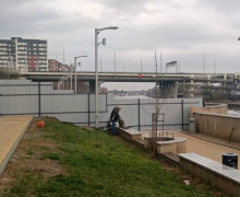 На набережной Трибуца в Калининграде устанавливают ограждение в связи с аварийной высоткой