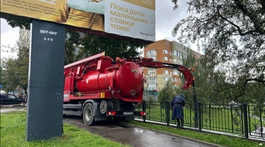 В Калининграде очистили часть Верхнего озера у улицы Некрасова
