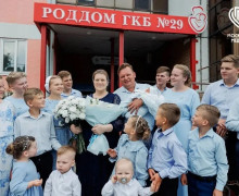 Жительница Москвы родила 16-го ребенка, девятого сына
