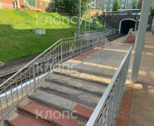 Жители Калининграда сообщили о неудовлетворительном состоянии лестницы на Северном вокзале