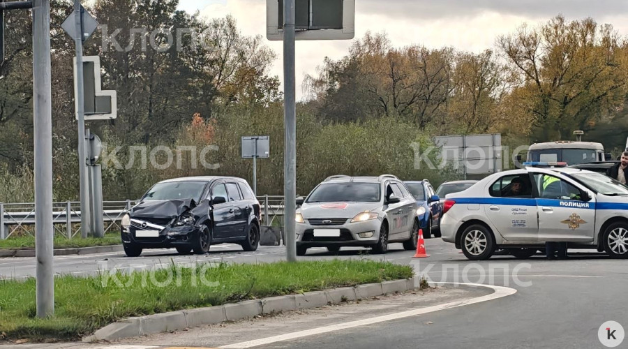 На Московском проспекте в Калининграде произошло ДТП с перевернувшимся автомобилем