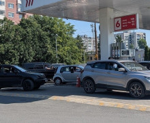 Дефицит бензина в Калининграде: ажиотаж на АЗС не спадает, число покупателей выросло в полтора раза