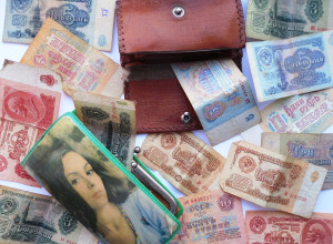 Денежные реформы в Калининградской области: от карточек до безнала