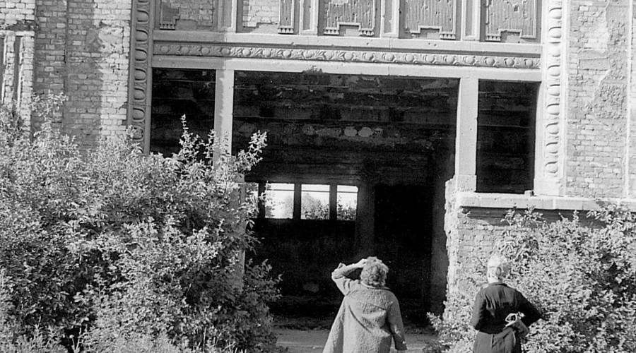 Калининград, июль 1968 года: у кирхи Лютера
