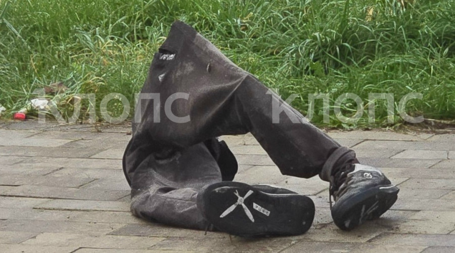«Человек-невидимка» из Гурьевска прилёг отдохнуть на остановке