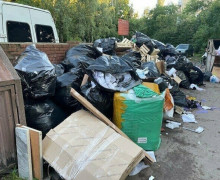 В Калининграде владельца обувного магазина обязали убрать мусор с контейнерной площадки на Минской