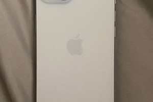 Продаю iPhone 15 — 128 ГБ, голубой цвет