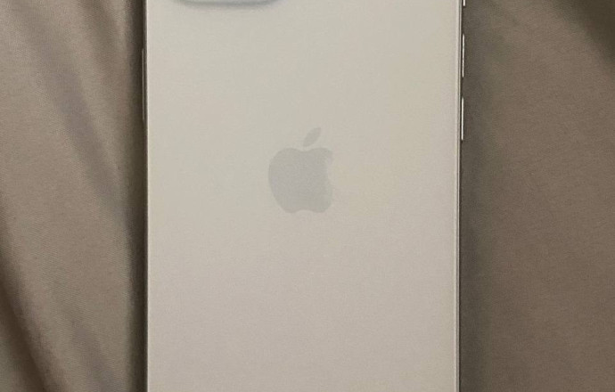 Продаю iPhone 15 — 128 ГБ, голубой цвет