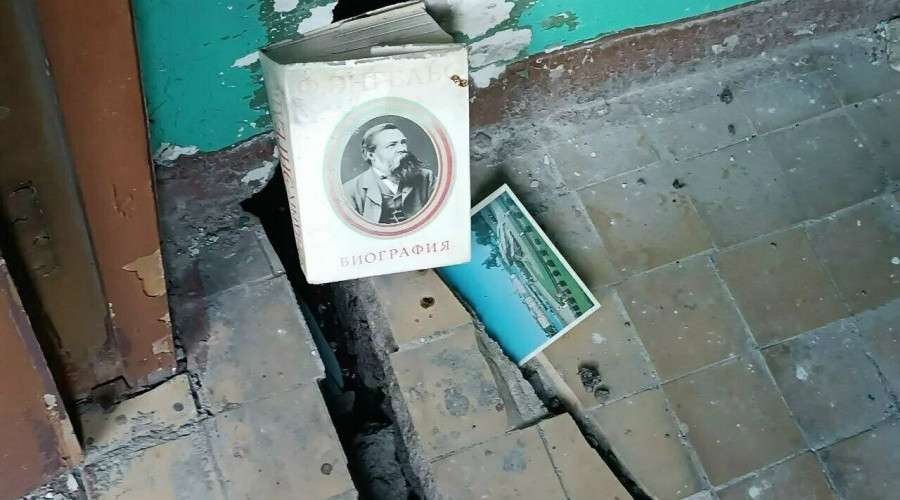Четвертый датчик сработал в падающем доме на Московском проспекте: трещина превысила 10 см
