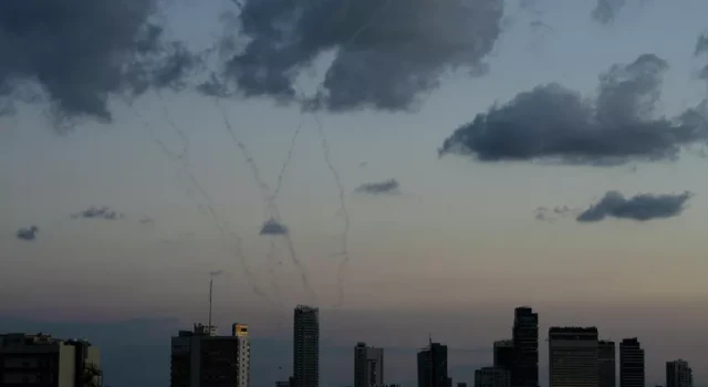 В Тель-Авив объявили воздушную тревогу после ракетной атаки