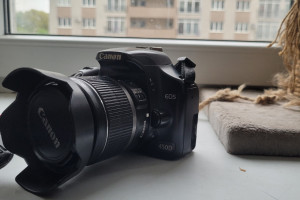 Продам зеркальный фотоаппарат Canon EOS 450D с китовым объективом