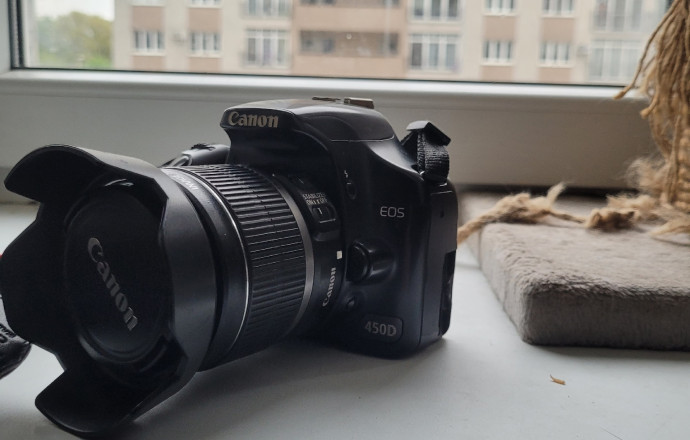 Продам зеркальный фотоаппарат Canon EOS 450D с китовым объективом