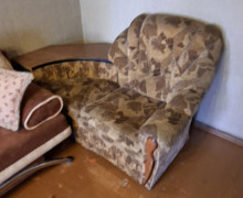 Отдам даром 2 кресла и 2 шкафа