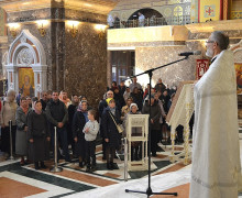 Митрополит Серафим совершил литургию и освятил пасхальные яства в кафедральном соборе