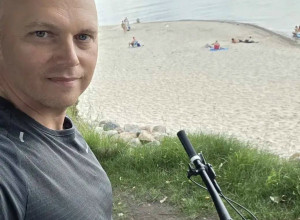 Губернатор на велосипеде проверил калининградские пляжи: власти разрабатывают меры по наведению порядка