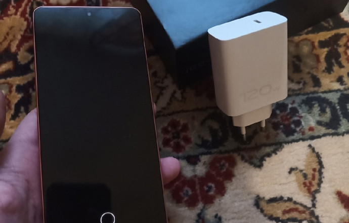 Iqoo neo 10 256/12 и Poco x7pro 256/8