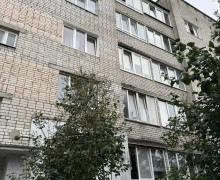 Следком проводит проверку после падения трёхлетнего ребёнка с пятого этажа на Машиностроительной