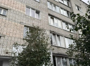 Следком проводит проверку после падения трёхлетнего ребёнка с пятого этажа на Машиностроительной