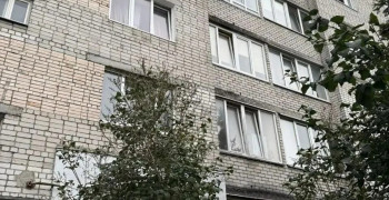 Следком проводит проверку после падения трёхлетнего ребёнка с пятого этажа на Машиностроительной