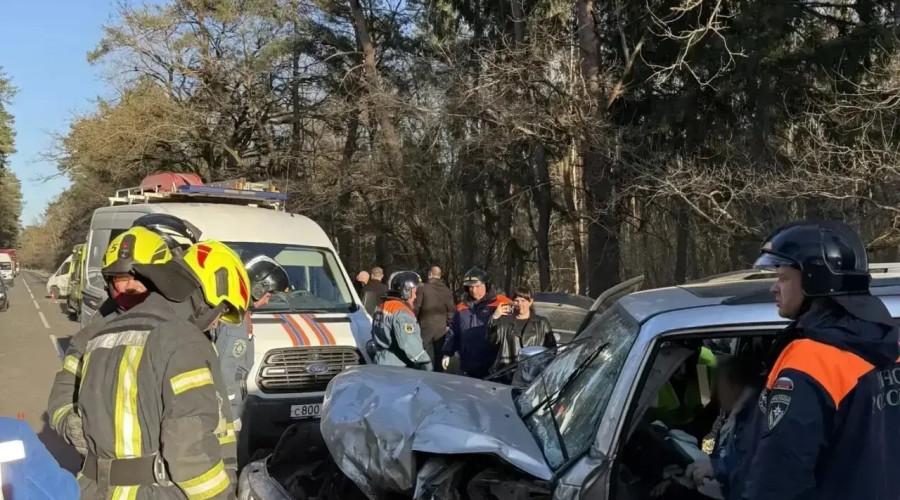 На Балтийском шоссе в Светловском районе произошло ДТП с участием четырех автомобилей