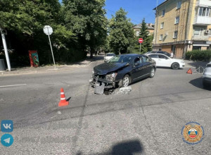 На перекрёстке Репина и Брамса в Калининграде столкнулись два автомобиля, пострадал пассажир