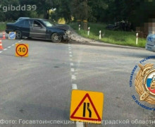 В Балтийском районе столкнулись Mercedes и Volkswagen: пострадали два человека