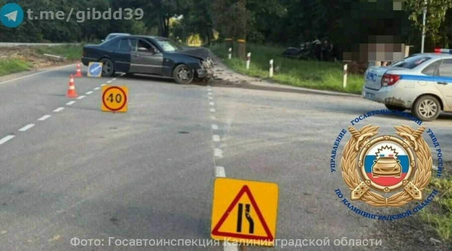 В Балтийском районе столкнулись Mercedes и Volkswagen: пострадали два человека