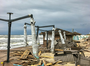 Разрушительная сила природы: последствия шторма на пляже в Малиновке