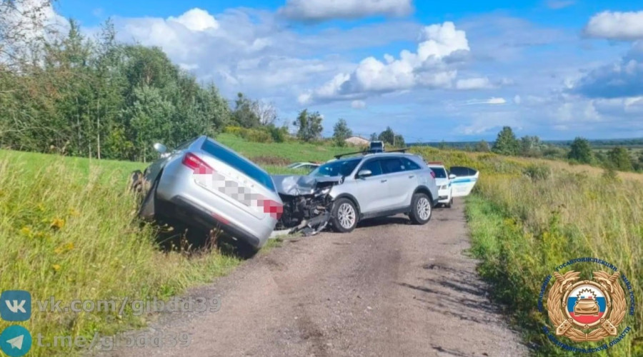 В Гвардейском районе столкнулись Lada и Kia, есть пострадавшие