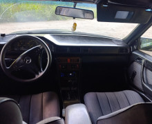 Mercedes-Benz W124, 1987