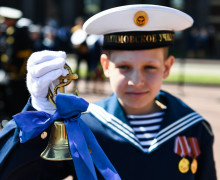 Последний звонок у нахимовцев в Калининграде: вместо колокольчика — рында